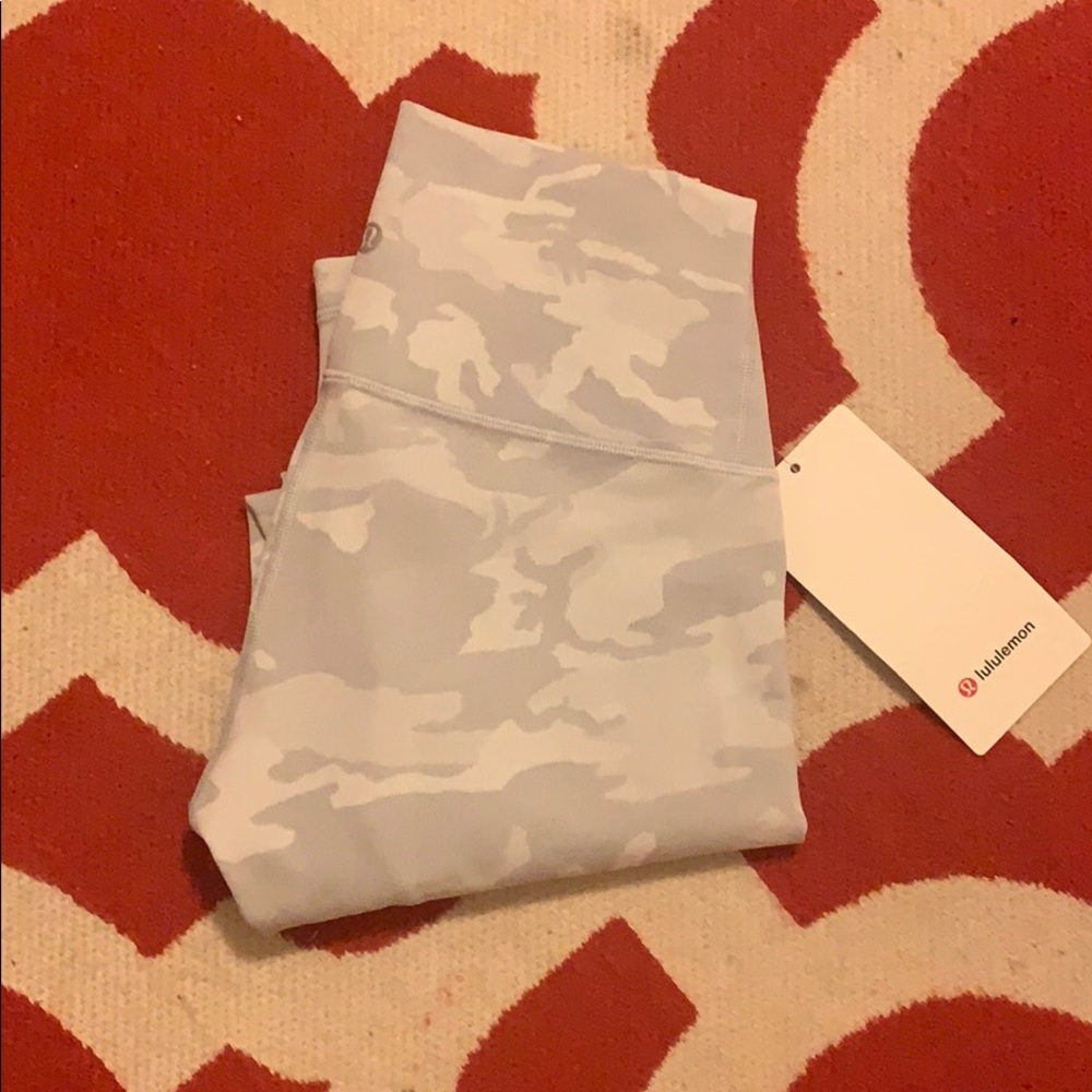 Lululemon Wunder Under White Camo Tight!